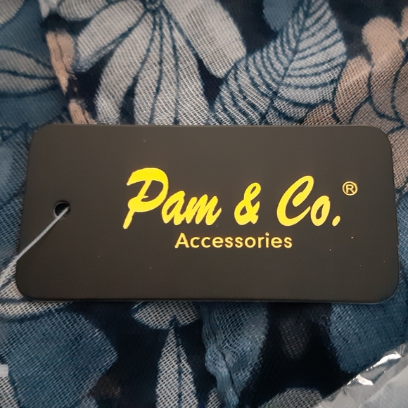 NWT Blue Floral Scarf - Picture 4 of 6